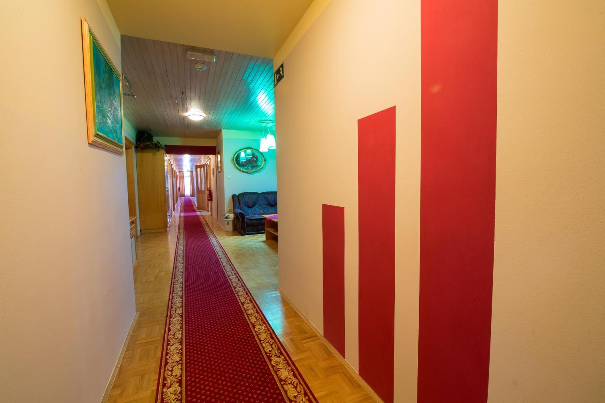 Guesthouse Smogavc Zreče 部屋 写真